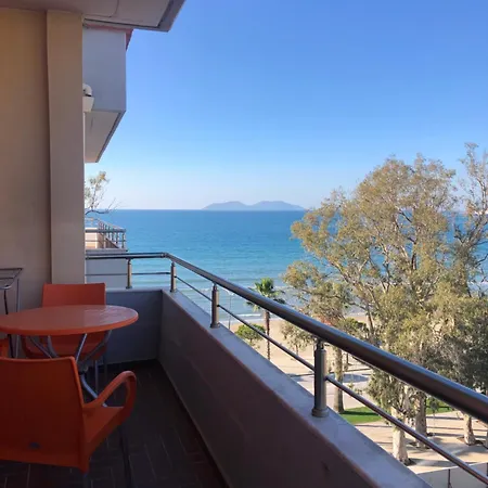 Beachfront 5 By Office Apartment