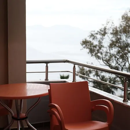 Beachfront 5 By Office Apartment *