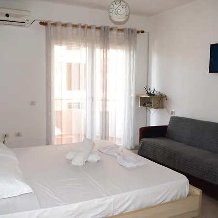 Beachfront 5 By Office Apartment *